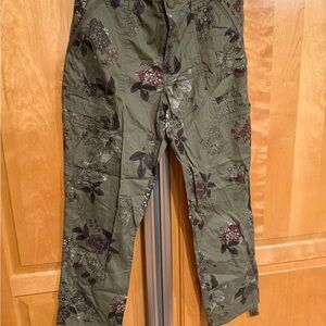 Democracy Olive Floral Capris